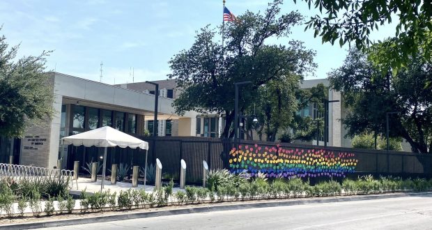 Consulado mes del orgullo gay